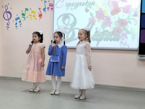 «Алдынгылар хәрәкәте» активистлары физик мөмкинлекләре чикләнгән балалар өчен бәйрәм концерты оештырды