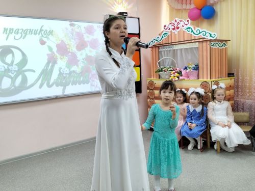 «Алдынгылар хәрәкәте» активистлары физик мөмкинлекләре чикләнгән балалар өчен бәйрәм концерты оештырды