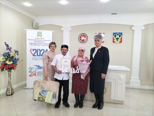 Кукмарада яшәүче Тимергалиевлар һәм Кәримовлар  гаиләләре «Районның мактаулы юбилярлары» китабына кертелде