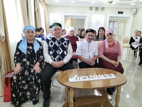 Кукмарада яшәүче Тимергалиевлар һәм Кәримовлар  гаиләләре «Районның мактаулы юбилярлары» китабына кертелде