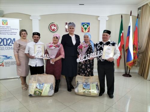 Кукмарада яшәүче Тимергалиевлар һәм Кәримовлар  гаиләләре «Районның мактаулы юбилярлары» китабына кертелде
