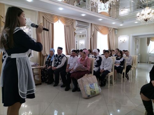 Кукмарада яшәүче Тимергалиевлар һәм Кәримовлар  гаиләләре «Районның мактаулы юбилярлары» китабына кертелде