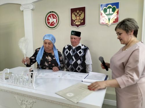 Кукмарада яшәүче Тимергалиевлар һәм Кәримовлар  гаиләләре «Районның мактаулы юбилярлары» китабына кертелде