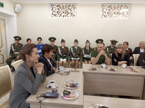 Кукмара районы башлыгы махсус хәрби операция зонасыннан вакытлыча ялга кайткан хәрбиләр белән очрашты