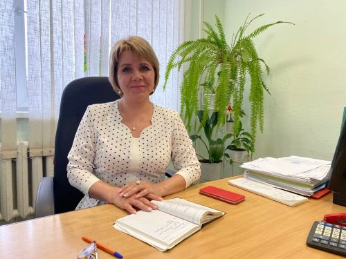 Кукмара районы социаль яклау бүлеге җитәкчесе  Регина Мусина социаль контрактның шартлары турында сөйләде
