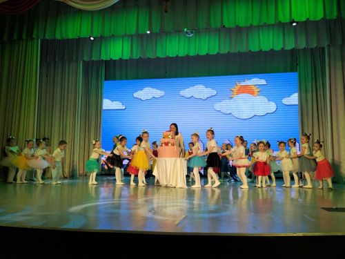 Кукмара балалар иҗат үзәгенең отчет концерты булды (фоторепортаж)