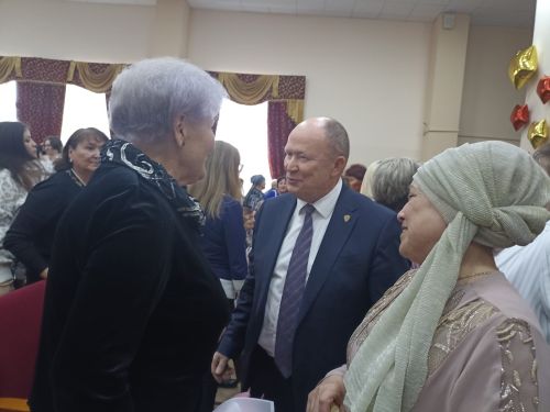 Кукмара күппрофильле лицее бүген үзенең 155 еллык күркәм юбилеен бәйрәм итә