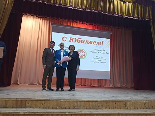 Кукмара күппрофильле лицее бүген үзенең 155 еллык күркәм юбилеен бәйрәм итә