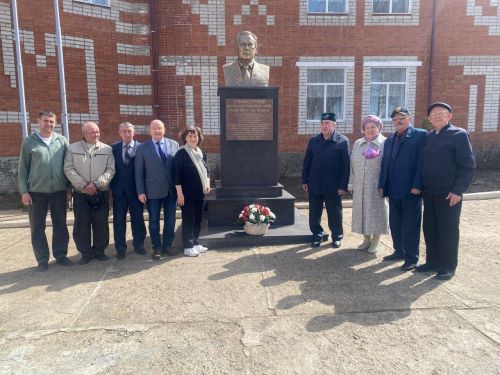 В школе села Большой Кукмор прошел шахматный турнир памяти  почетного гражданина Кукморского района Мияссара Мансурова
