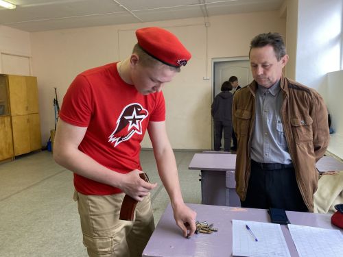 В Кукморе более 200 учеников состязались в военно-патриотической игре «Зарница»