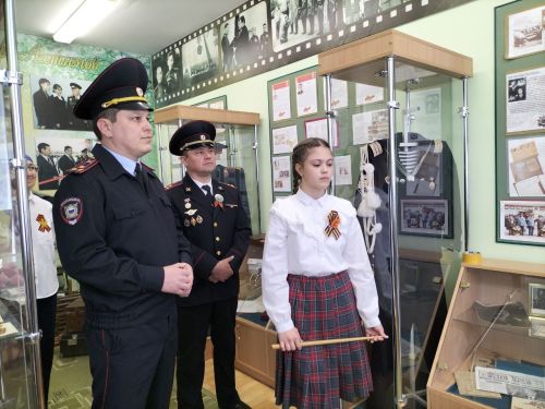 Кукмара районы Манзарас авылы зиратында Советлар Союзы герое Сабир Әхтәмов каберенә чәчәкләр салдылар