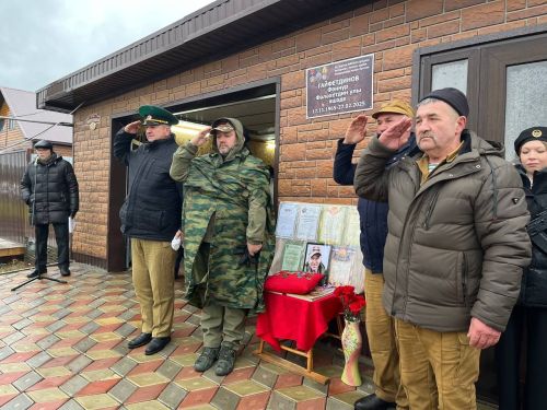 Кукмарада хәрби бурычны үтәгәндә һәлак булган Фәннур Гайфетдинов истәлегенә мемориаль такта ачылды
