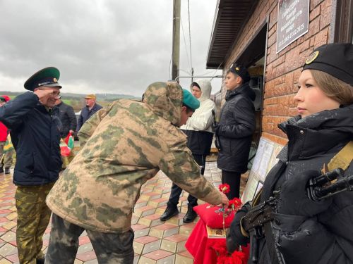 Кукмарада хәрби бурычны үтәгәндә һәлак булган Фәннур Гайфетдинов истәлегенә мемориаль такта ачылды