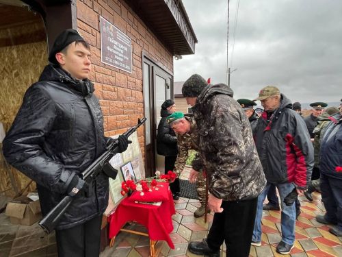 Кукмарада хәрби бурычны үтәгәндә һәлак булган Фәннур Гайфетдинов истәлегенә мемориаль такта ачылды