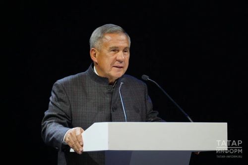 Рөстәм Миңнеханов республика халкын Конституция көне белән котлады