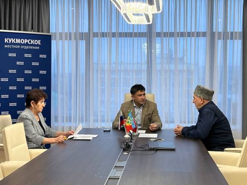 Район башлыгы Сергей Димитриев кукмаралыларны борчыган сорауларга җавап бирде