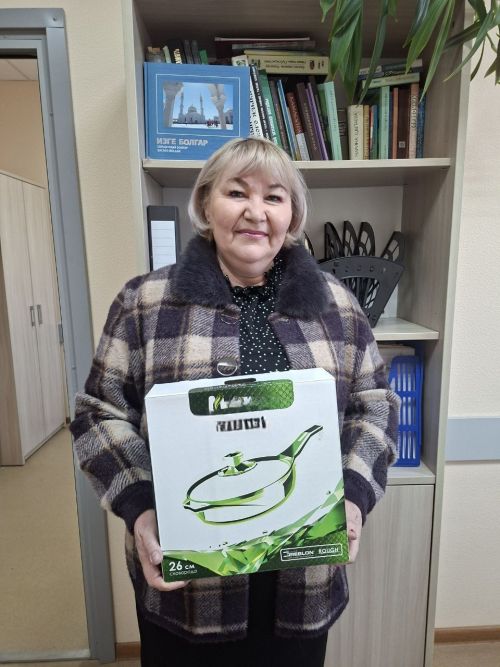 Яңа ел алдыннан газета укучыларыбызга бүләкләр өләштек