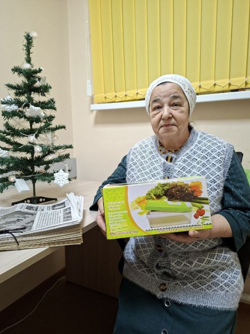 Яңа ел алдыннан газета укучыларыбызга бүләкләр өләштек