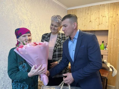 Филипповка авылыннан Абрамова Тутия  Исеевна үзенең 90 яшьлек юбилеен билгеләп үтә