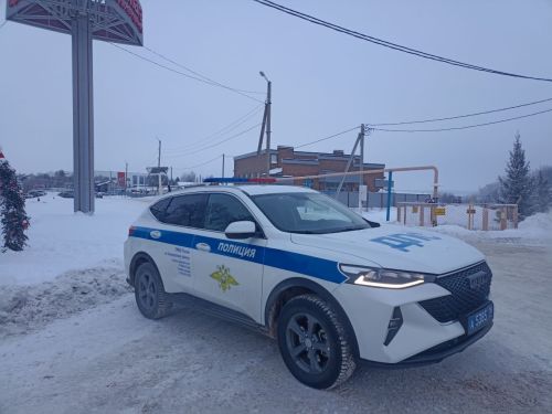 Кукмарада полиция Кыш бабае белән Кар кызы бәйрәм кәефе өләште