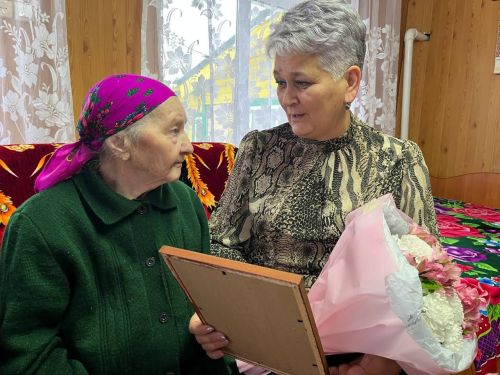Лельвиж авылыннан Евдотия Балтасеева 90 яшьлеген каршы алды