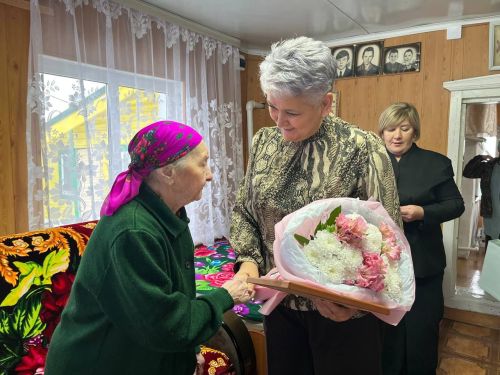 Лельвиж авылыннан Евдотия Балтасеева 90 яшьлеген каршы алды