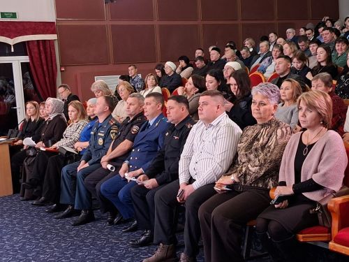 Кукмарада балигъ булмаганнар эшләре һәм аларның хокукларын яклау комиссиясенең киңәйтелгән утырышы узды