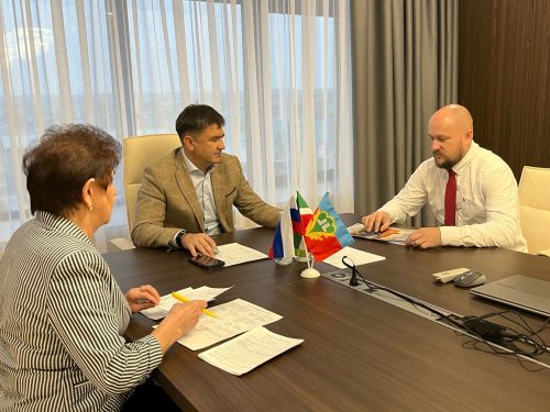 Район башлыгы Сергей Димитриев кукмаралыларны борчыган сорауларга җавап бирде