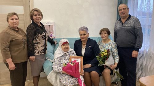 Тормыш сынауларын җиңүче: Манзараста яшәүче Фәридә Минһаҗева 90 яшьлек юбилеен билгеләп үтте