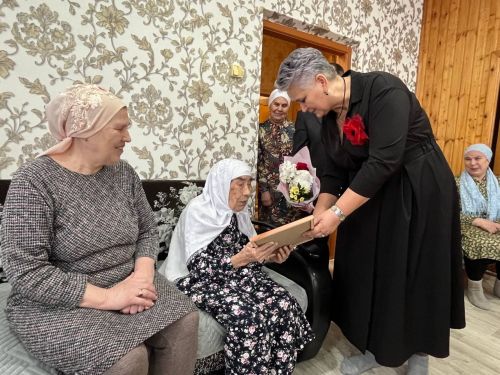 Күкшел авылыннан Миннегөл Шакирова 95 яшьлеген билгеләп үтте