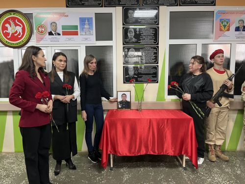 Кукмара районында мемориаль такталар ачылды, Җиңү паркында митинг узды