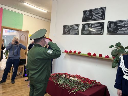 Кукмара районында мемориаль такталар ачылды, Җиңү паркында митинг узды