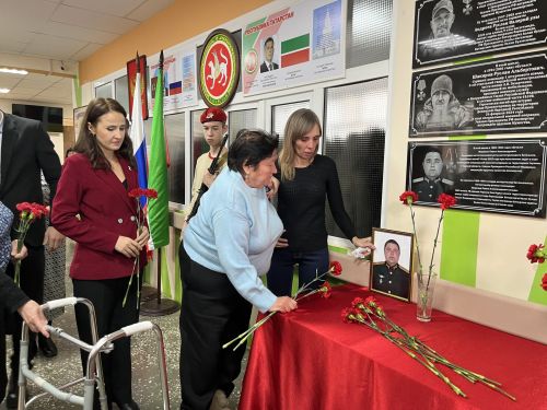 Кукмара районында мемориаль такталар ачылды, Җиңү паркында митинг узды