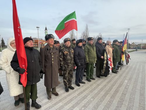 Кукмара районында мемориаль такталар ачылды, Җиңү паркында митинг узды