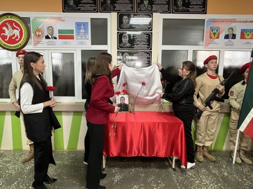 Кукмара районында мемориаль такталар ачылды, Җиңү паркында митинг узды