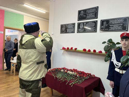 Кукмара районында мемориаль такталар ачылды, Җиңү паркында митинг узды