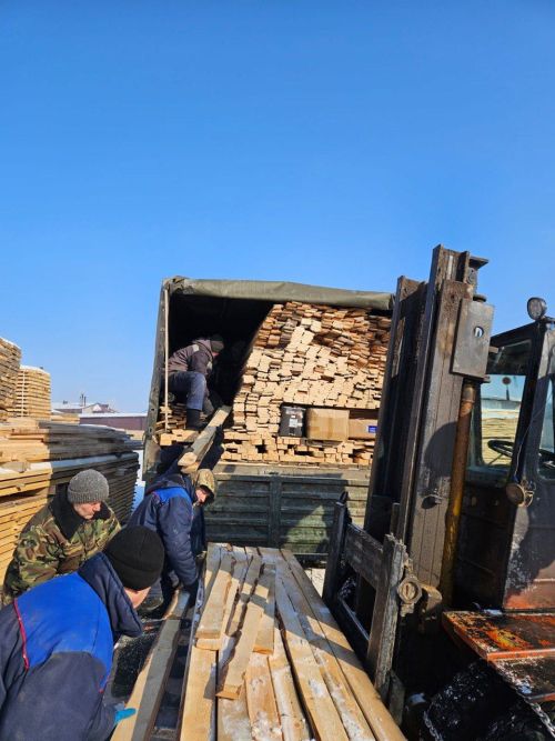 Кукмарадан йөк төялгән КамАЗ машинасы хәрбиләр янына ерак сәфәргә кузгалды