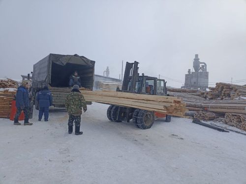 Кукмарадан йөк төялгән КамАЗ машинасы хәрбиләр янына ерак сәфәргә кузгалды