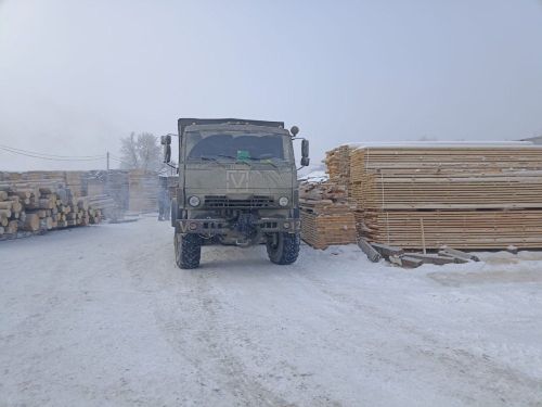 Кукмарадан йөк төялгән КамАЗ машинасы хәрбиләр янына ерак сәфәргә кузгалды