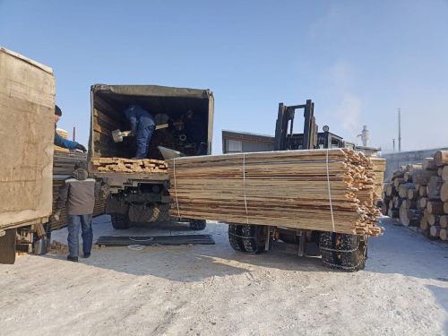 Кукмарадан йөк төялгән КамАЗ машинасы хәрбиләр янына ерак сәфәргә кузгалды