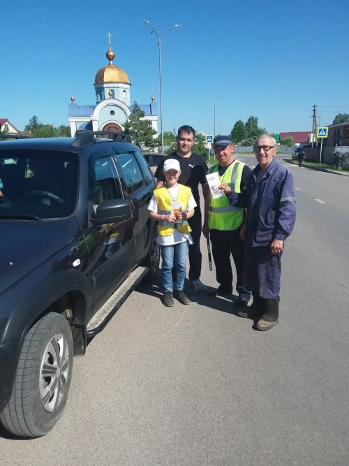 В Кукморе инспекторы ГАИ и ЮИДовцы провели акцию «Ребенок – главный пассажир!»