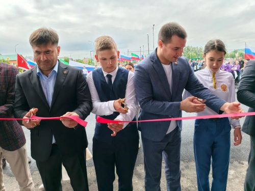 Ринат Садыйков Зур Кукмарада төзекләндерелгән «Ялкын» яшьләр үзәге ачты
