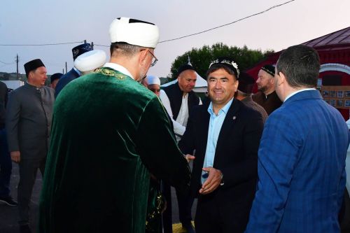 Татарстан Республикасы Рәисе Корбан гаете намазын Мәчкәрәнең Беренче Җәмигъ мәчетендә укыды