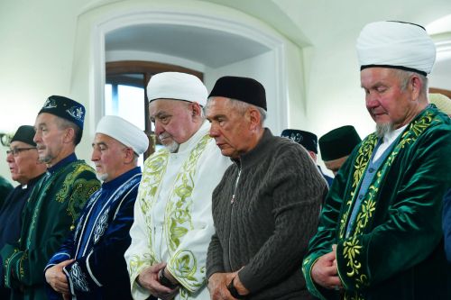 Татарстан Республикасы Рәисе Корбан гаете намазын Мәчкәрәнең Беренче Җәмигъ мәчетендә укыды