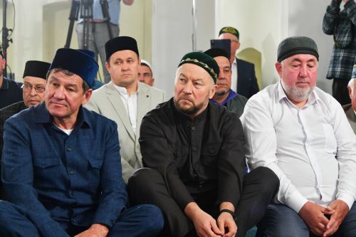 Татарстан Республикасы Рәисе Корбан гаете намазын Мәчкәрәнең Беренче Җәмигъ мәчетендә укыды