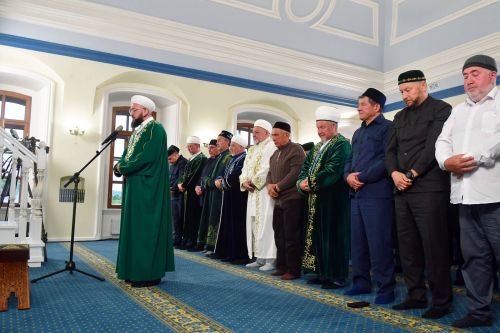 Татарстан Республикасы Рәисе Корбан гаете намазын Мәчкәрәнең Беренче Җәмигъ мәчетендә укыды