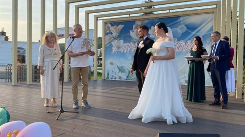 Гаилә - тормышның нигезе: Кукмараның Комсомол мәйданында бәйрәм чарасы узды