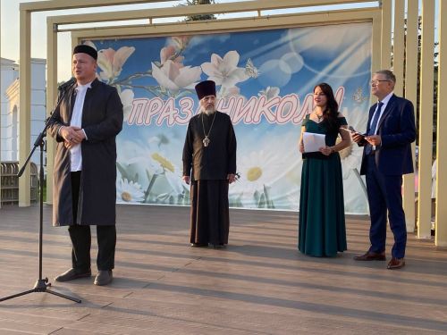 Гаилә - тормышның нигезе: Кукмараның Комсомол мәйданында бәйрәм чарасы узды