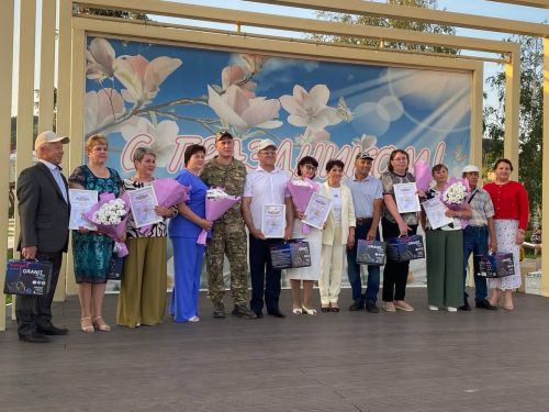 Гаилә - тормышның нигезе: Кукмараның Комсомол мәйданында бәйрәм чарасы узды
