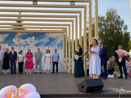 Гаилә - тормышның нигезе: Кукмараның Комсомол мәйданында бәйрәм чарасы узды